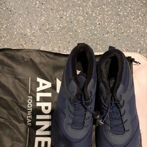 New Dark Navy Alpine Footwear Men's Suede Boots (size 42)